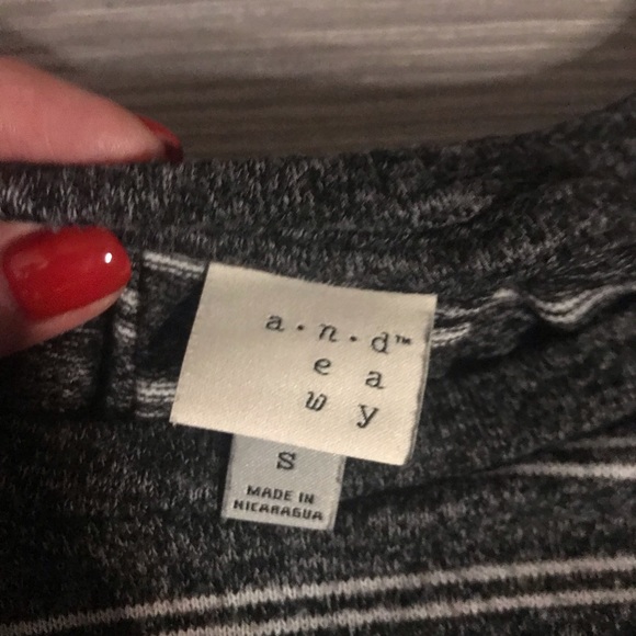 5/$20 SALE ✨ A NEW DAY Grey and White Striped Oversized Lightweight Long Sleeve - Picture 4 of 6